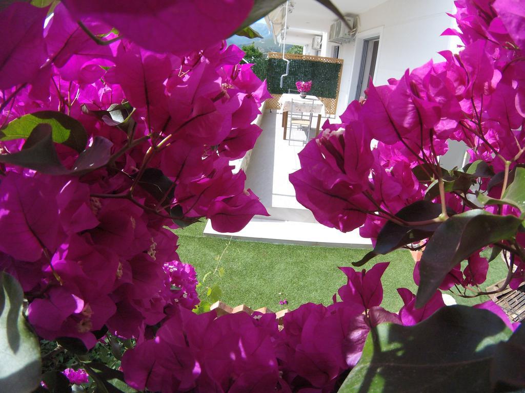 Riviera Rooms Himare Exterior foto