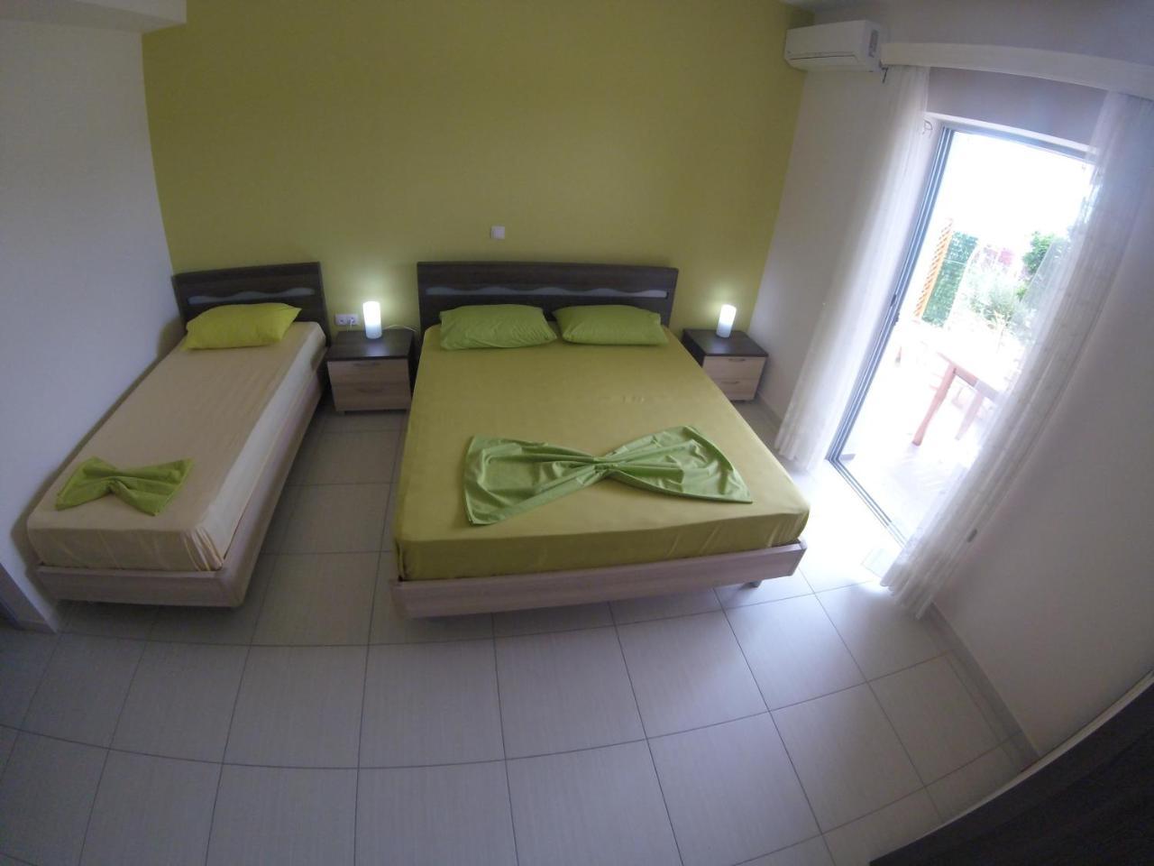 Riviera Rooms Himare Exterior foto